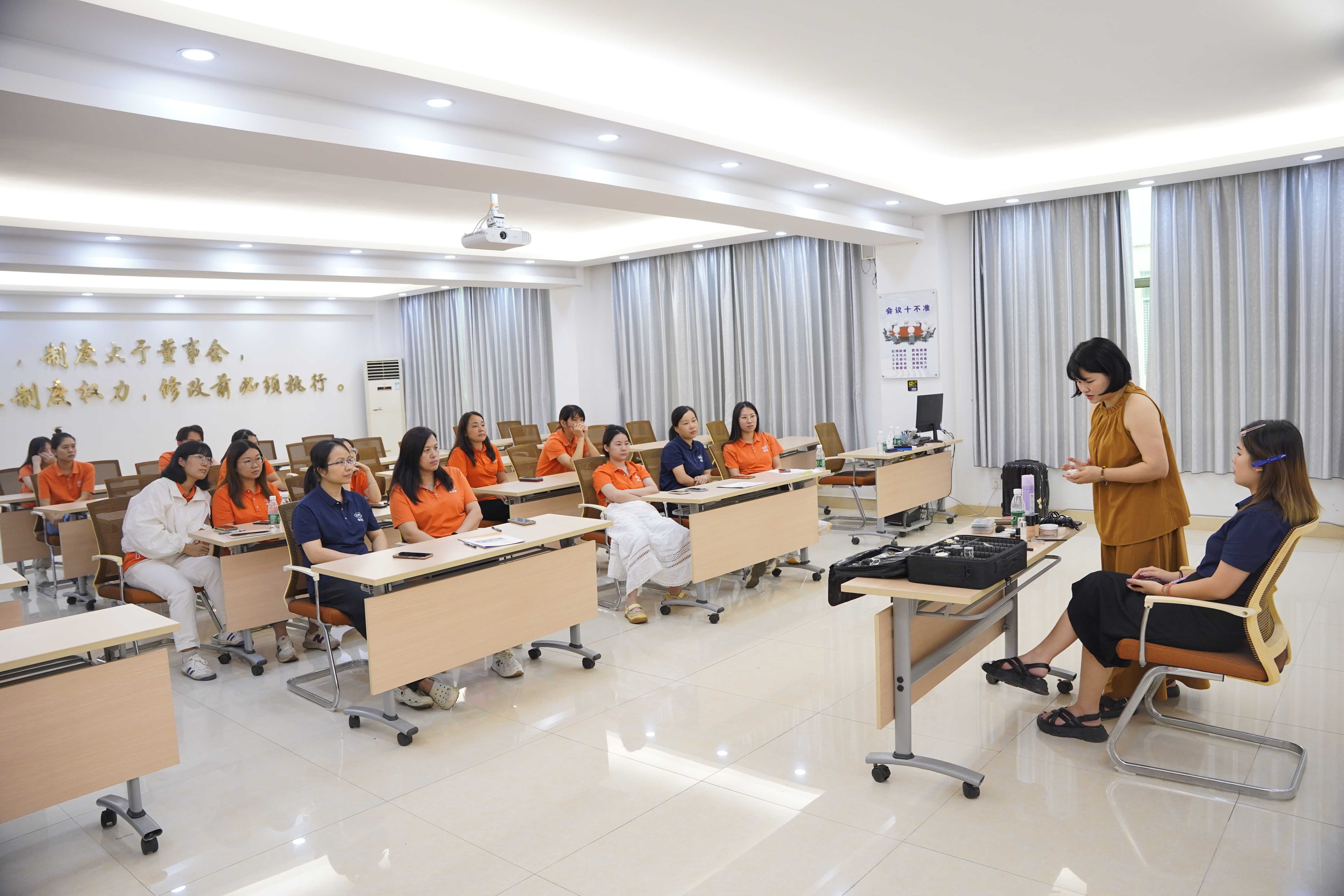 “妝”點(diǎn)魅力 綻放自信丨禪誠電纜開展通勤化妝培訓(xùn)活動(dòng)